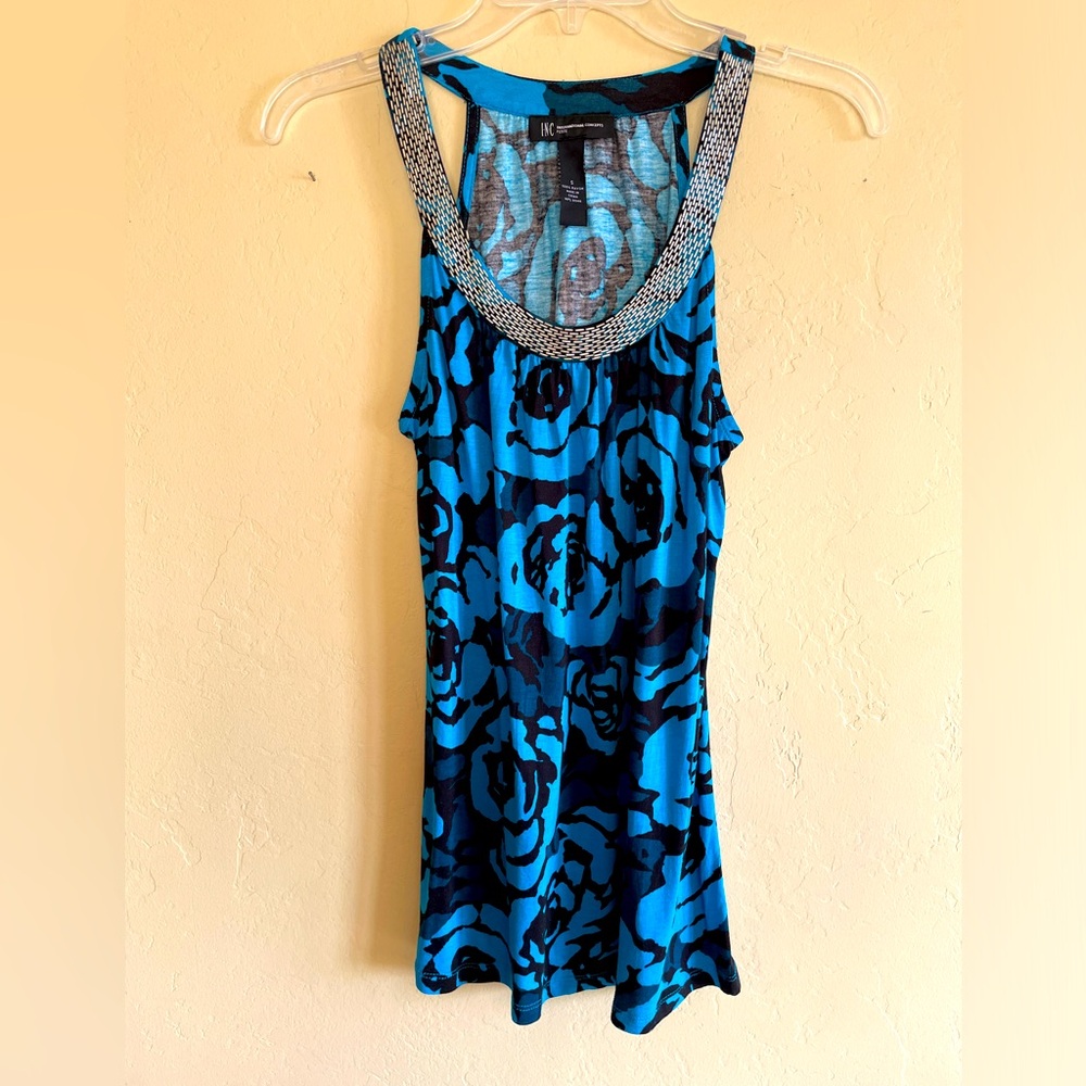 🩷 EUC INC sleeveless Floral Top with sequence around neck. Size S